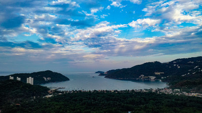 阿卡普尔科海滩的海岸鸟瞰图