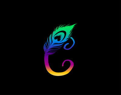 独特的C字饰以奇异的孔雀羽毛图案。