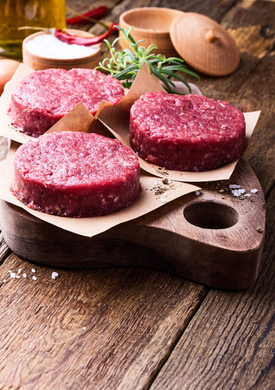 生的碎牛肉，用来做汉堡的圆肉饼