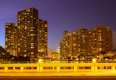 佛罗里达州迈阿密市，夜晚的天际线