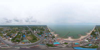 360全景180度角无缝全景鸟瞰图的风力涡轮机与住宅建筑在Nakhon Si Thammarat与大