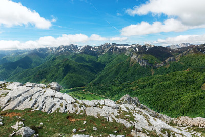 美丽的欧罗巴山全景图