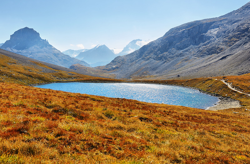 法国瓦诺瓦兹国家公园的瓦诺瓦兹Col de la Vanoise和Rond湖