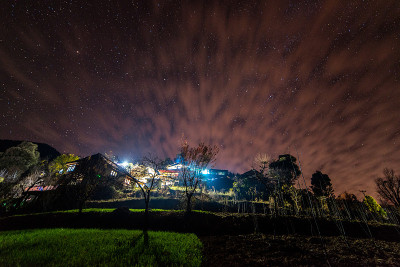 印度喜马拉雅山村的夜景