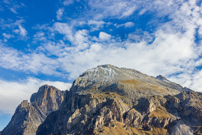 山峦上的高山景色