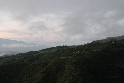 山上的云