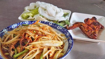 柬埔寨拉塔纳基里省的青木瓜沙拉