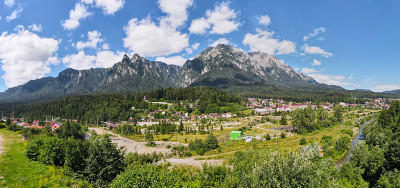 风景与Busteni和Prahova山谷