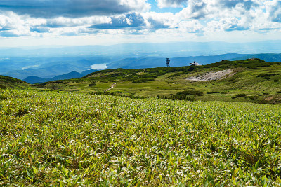 Daisetsuzan国家公园。浅叶山(日本北海道最高的山)是高平原，从5个站观看