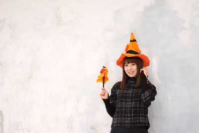 打扮成万圣节的日本女孩的肖像