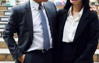 亚洲商务夫妇幸福休闲时间。