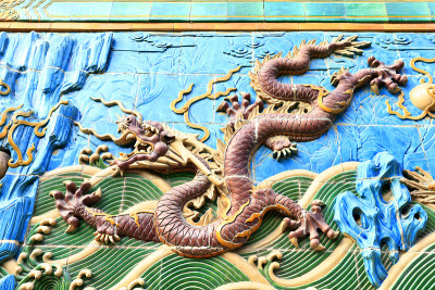 中国琉璃瓦雕龙
