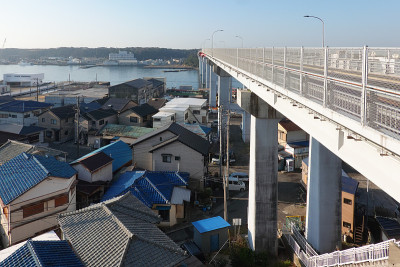 Jogashima大桥，一座连接神奈川县三浦半岛南端与Jogashima(一个偏远岛屿)的壮观大桥