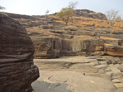 中央邦Vidisha Udayagiri Caves的雕塑和雕刻