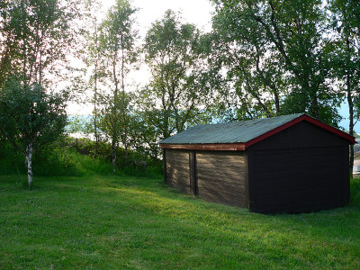 阳光下的小屋