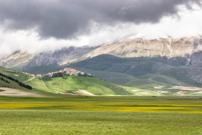 诺西亚Castelluccio的全景