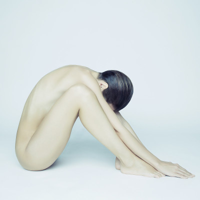 优雅的坐姿女士