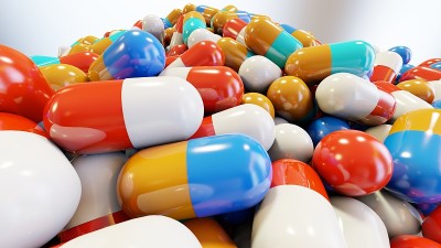 逼真的3d不同颜色的药物，彩色胶囊，止痛药，抗生素，维生素和阿司匹林。药房和药物，药物剂量治疗，3d