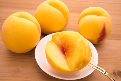 黄色的桃子
