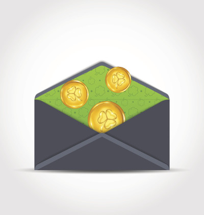 为圣帕特里克节打开装有金币的信封