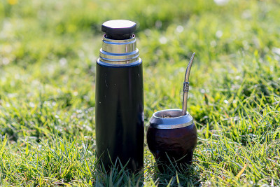 Mate酒产自乌拉圭、阿根廷、巴拉圭和巴西。现代的伴侣颜色是棕色。