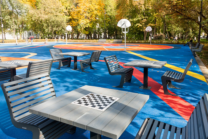 空棋牌公园桌子健身锻炼场所阳光明媚的秋日背景