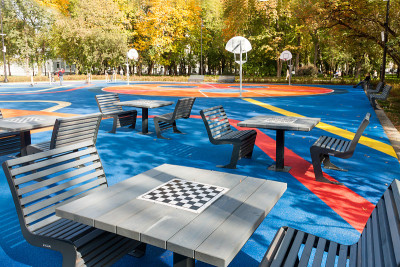 空棋牌公园桌子健身锻炼场所阳光明媚的秋日背景