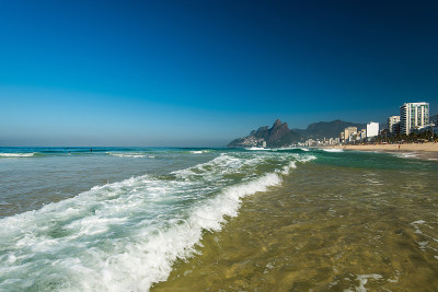 伊帕内玛海滩上的海浪
