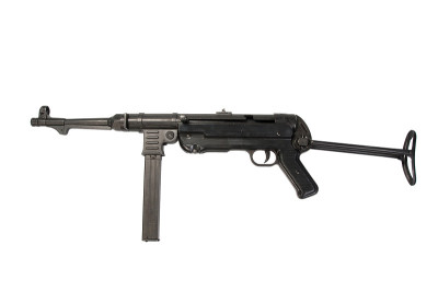 白色背景上的MP40冲锋枪