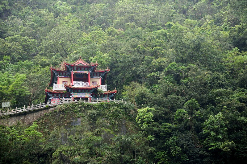 长春神祠(永泉神祠)，台湾花莲秀林镇太鲁阁公园的地标和纪念神祠建筑群