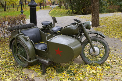 摩托车М-72。