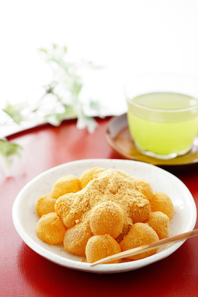 Warabimochi。日本bracken-starch饺子。