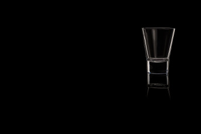 一小杯龙舌兰酒、伏特加或威士忌