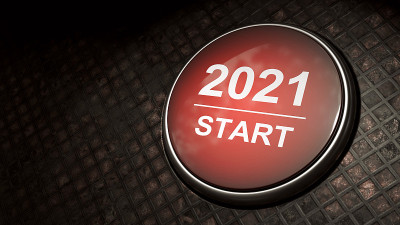 2021 -按开始按钮。新年的概念。3D插图