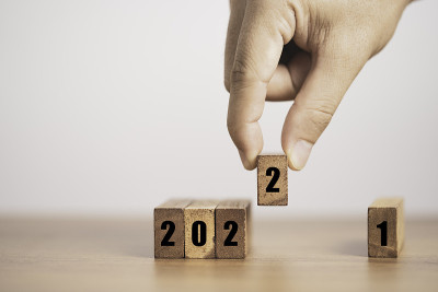 把二号取代一号，把2021年改成2022年。圣诞快乐，新年快乐。