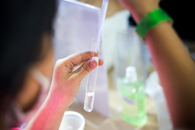 实验室中的科学试管模拟