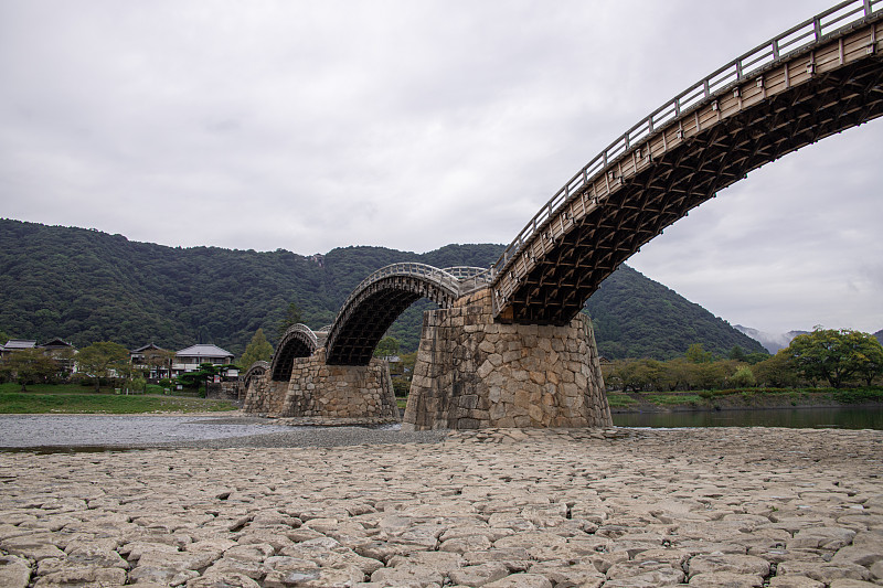 金泰桥(Kintaikyo)在阴天