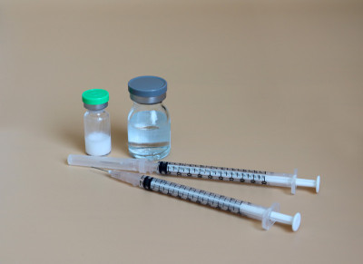 药瓶和一次性注射器