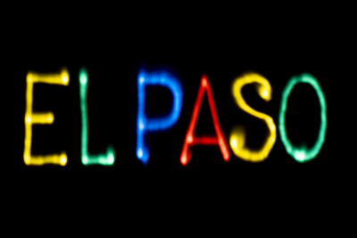 光绘。城市的名字。ELPASO。蓝色，黄色，绿色和红色。