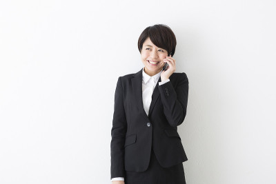 商业女人打电话