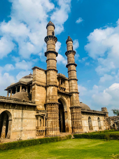 Champaner-Pavagadh考古公园位于印度古吉拉特邦的Panchmahal区，被联合国教科