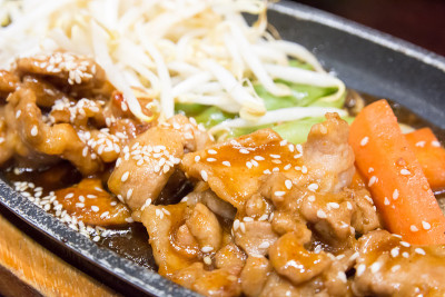 烤伯克夏(黑罗巴猪肉)上热锅