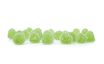 果冻薄荷糖孤立在白色