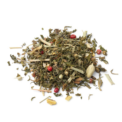 一堆混合健康花草茶靠近白色的背景