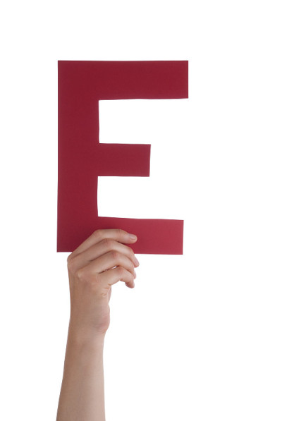 字母E的手