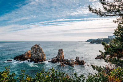 韩国东海的Chuam海滩和岩石