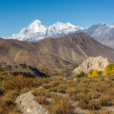 秋天的山景。