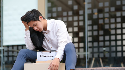企业转业、失业、辞职。