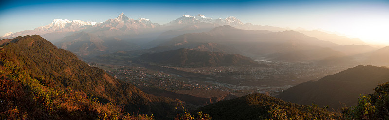 美丽的喜马拉雅山脉全景，Sarangkot，博卡拉，尼泊尔