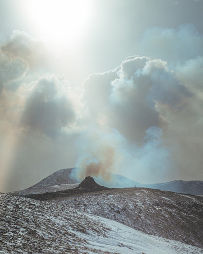 冰岛火山爆发。